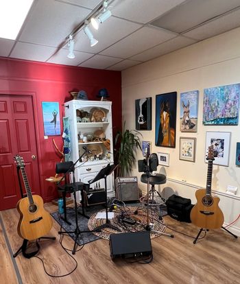 Ready to play at the Enderby Courtyard Gallery's 10th Anniversary Evening Soiree, April 2023 with Carolyn Anele and Hugh Spinney
