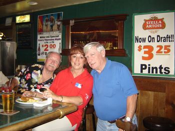 Left is Bill, Toni & Cowboy Bob! Toni's having my favorite dish here at the Bayshore Fried fillet, Macaroni & cheese & stew tomatoes! MMMMMMM I've been cooking that all week long for Mar-T & my dad, the macaroni & cheese & tomatoes was coming out of my ears! but I love the Bayshores cooking! I still had me a big plate.
