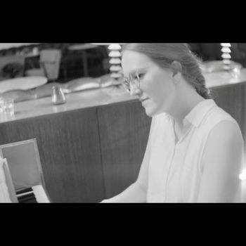 Dominika Maszczynska - Harpsichord (on screen)

Steven Devine - Harpsichord (audio)
