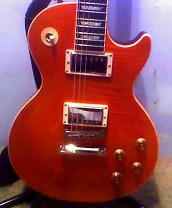 Gibson Les Paul Standard (Amber).
