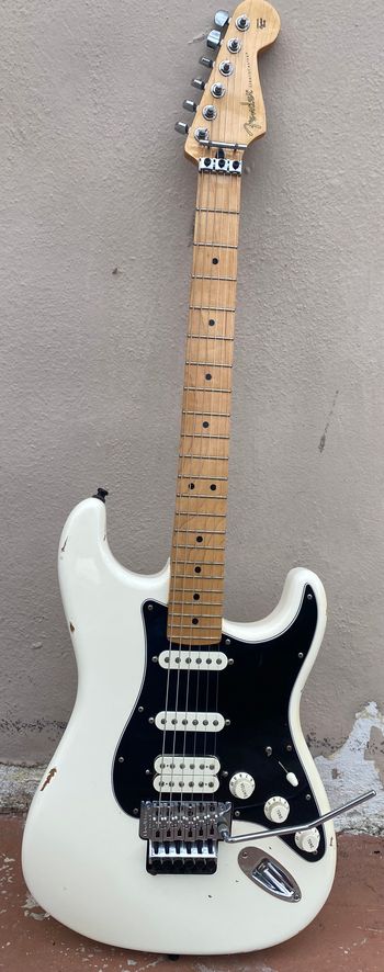 Fender HSS Strat w/Floyd Rose (modifications coming soon 😈)
