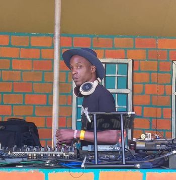 Junior Richards.https://www.mixcloud.com/jnrrichards/