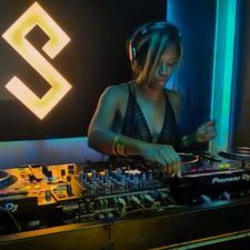 Farrah Scott https://www.mixcloud.com/farrah_dj/