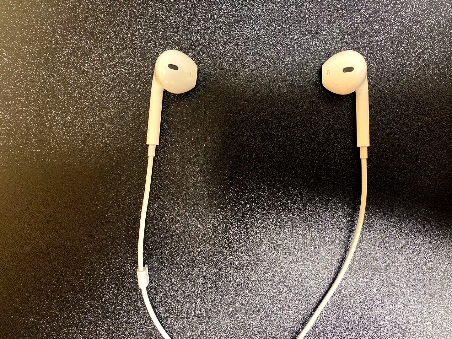 Earbud headphones