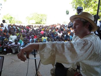 Sharing the wonder of the musical saw in Senegal
