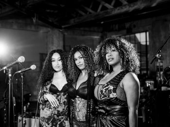 Jaquita May, Tania Jones, Tiffany T'zelle... the finest!
Behind the scenes and in the between..
Houseofreedom All-Stars, live from ODR Studios
photo: Conni Freestone

