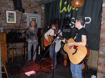 OUR TRIO "WHAT'S IN THE WATER" PERFORMING IN GLASGOW PUB
