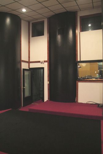 TRACKING ROOM
