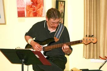 Claude Schmid - Electric Bass
