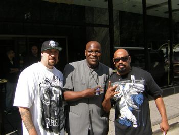 B-REAL AND SEN DOG of CYPRESS HILL in Chicago before going to Lollapalooza.
