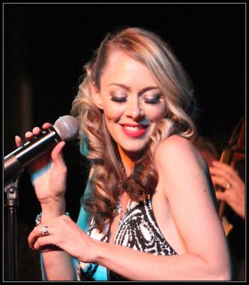 Naomi - Female Vocalist With Justin & The SwingBeats
