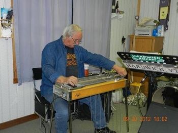 Jerry Fessenden tuning his 'Fessenden' Steel...
