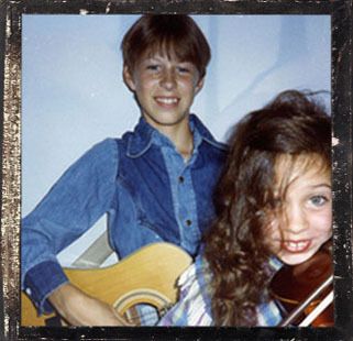 Frank James on guitar and Mean Mary on fiddle
