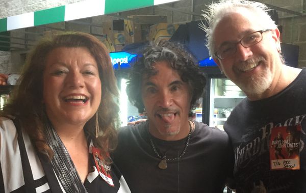 Backstage @ Hall and Oates Concert, Boston, MA (July 2016)
Ani Johnson, John Oates, Michael Johhnson