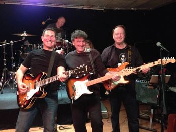 5-09-2014 Keith, Gary and Steve Lauri from The Hollies - Addy's Lounge - Modern Vintage w/ Steve Lauri from The Hollies