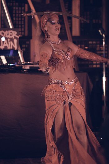 @RasaVitalia, Dance Artist, performs at @ApothecaryRaree Show at @BarFluxus, Sunday, August 4, 2019. Photo by Michael Darius. - Performer: http://www.RasaVitalia.com Show: http://www.apothecary-sf.com Venue: http://www.barfluxus.com - Shows every Sunday, 4-7pm, Aug-Oct 2019. See Rasa Aug 4, 11, 18, 25, Sept 22, Oct 6, 20.