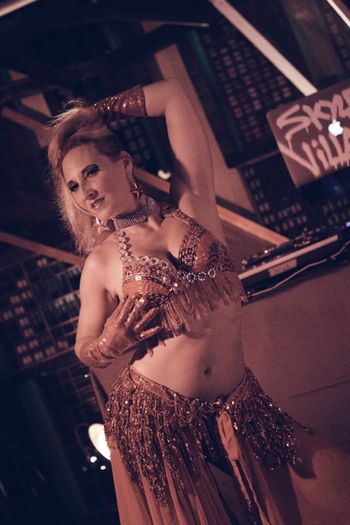 @RasaVitalia, Dance Artist, performs at @ApothecaryRaree Show at @BarFluxus, Sunday, August 4, 2019. Photo by Michael Darius. - Performer: http://www.RasaVitalia.com Show: http://www.apothecary-sf.com Venue: http://www.barfluxus.com - Shows every Sunday, 4-7pm, Aug-Oct 2019. See Rasa Aug 4, 11, 18, 25, Sept 22, Oct 6, 20.