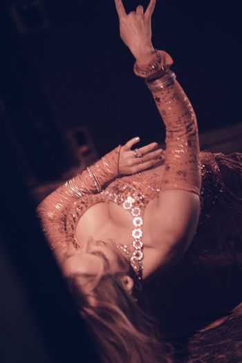 @RasaVitalia, Dance Artist, performs at @ApothecaryRaree Show at @BarFluxus, Sunday, August 4, 2019. Photo by Michael Darius. - Performer: http://www.RasaVitalia.com Show: http://www.apothecary-sf.com Venue: http://www.barfluxus.com - Shows every Sunday, 4-7pm, Aug-Oct 2019. See Rasa Aug 4, 11, 18, 25, Sept 22, Oct 6, 20.