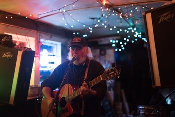 Bob playing a couple songs from his brand new CD Windmills & Wheatfields...Bob is an awesome writer & singer!