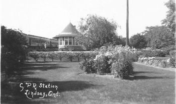 A view from Queen Street, showing off the well-manicured garden that the railway always encouraged. Ca 1910. Ross Gray Collection