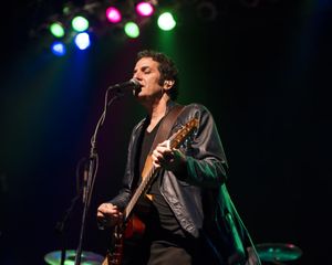 Michael Epstein as Lindsey Buckingham
