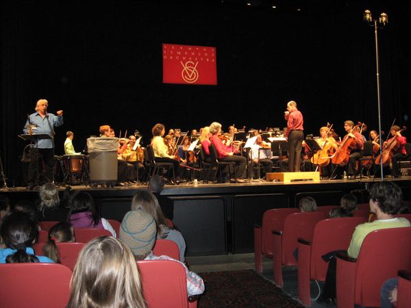 Bill Shontz Performs with the
Vermont Symphony Orchestra to two thousand school kids!