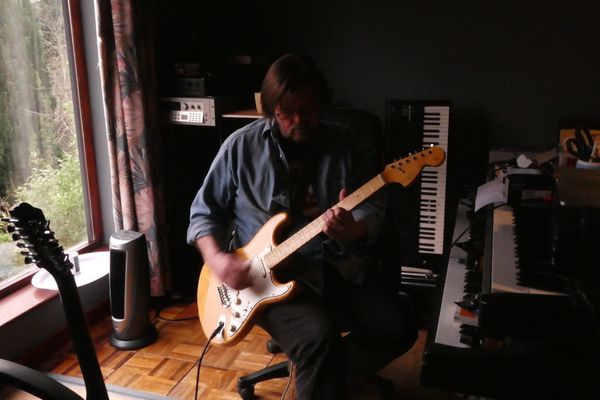 John in Strat mode.