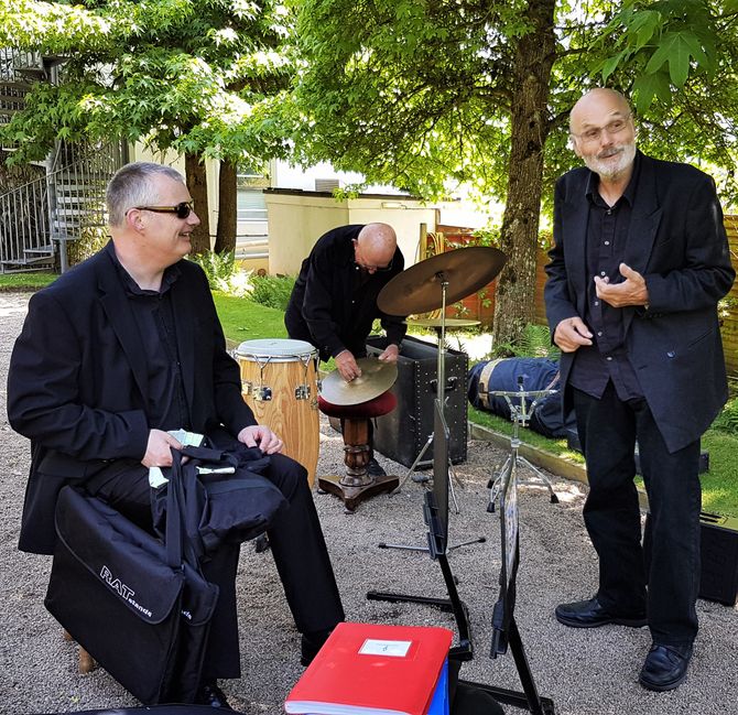 jazz quartet set up for Jersey wedding gig in garden