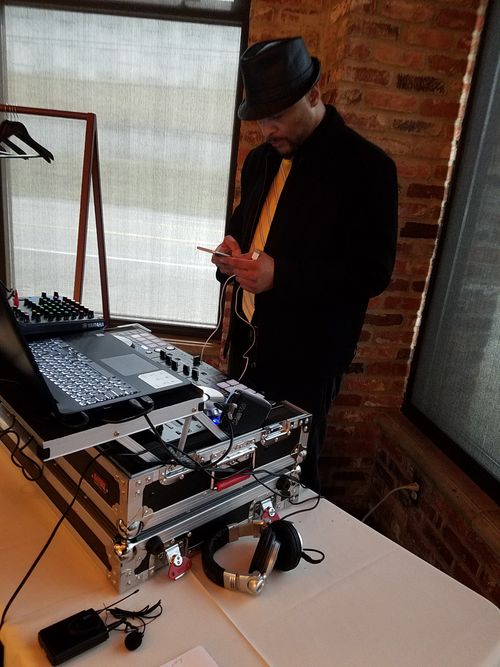DJ HOLLA BLACK