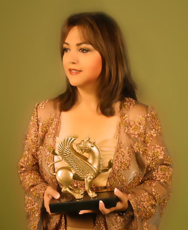 Shakila Wins Academy Awards International Persian Music Awards for her modern classic performances  Budapest October 2005 