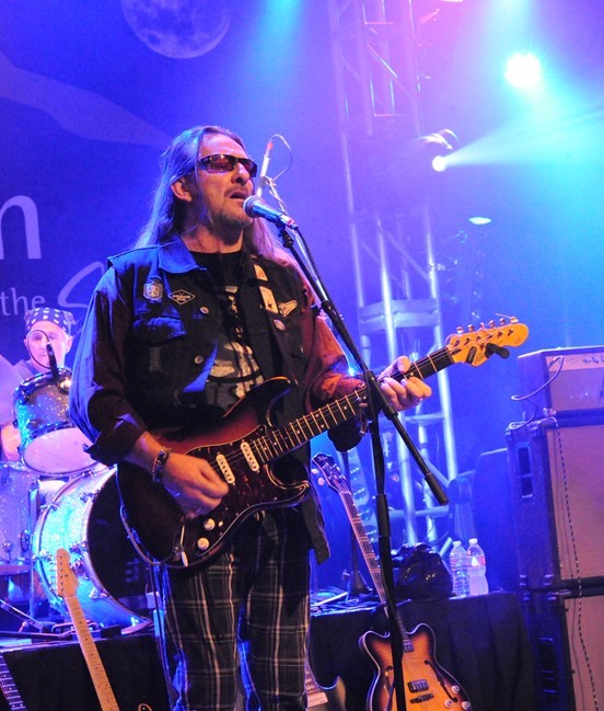 Robert “Lordhailer” Mills – Guitar & Lead Vocals