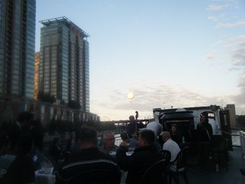 Larry Gray (bass), Lara Driscoll (keyboard), Sarah Catt (vocals), Harry Hagiwara (photo), Chicago River Boat Cruise