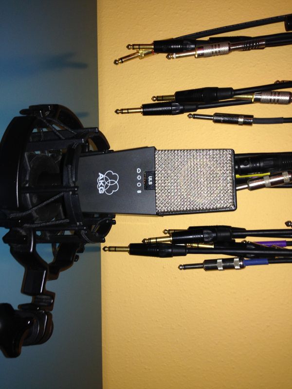 THE microphone for all applications: The original and classic AKG C414 ULS for vocals, acoustic guitars, and much more. A mellow yet precise microphone.