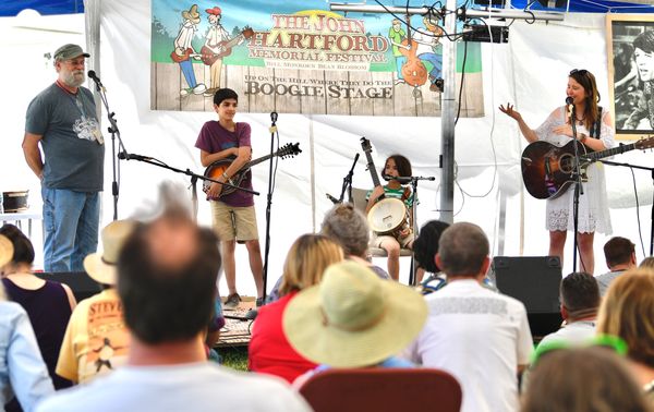 Click pic to ck out Story Songs and see the full set from JHMF9 with The Matchsellers, Bill Poss and The Whispering Willows!