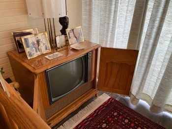 As Ike loved to practice his golf on the putting green located below the sun porch in the backyard, Mamie loved to watch soap operas on this television set in the afternoon during retirement and in their later years.