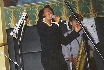 Songbird extraordinaire Lynnee Porter singing Lennox Armstrong/ True To Life's song "Love Makes It Hard" at NYC club "Downtime"