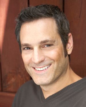 ILLUSIONIST JAMES BRANDON