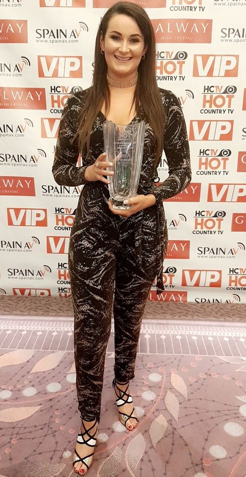 "Female Entertainer of the Year" - Hot Country Awards!