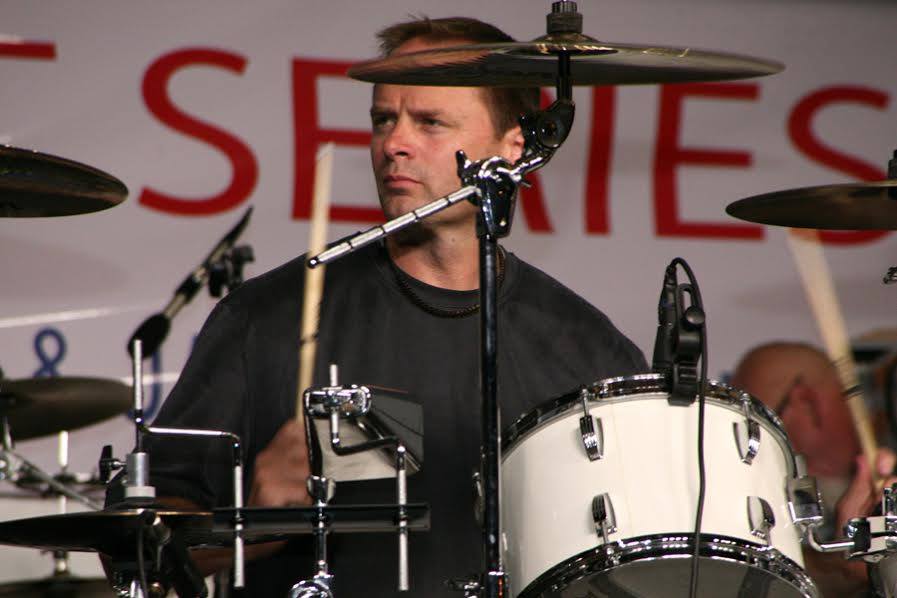 Jeffrey Smith
Drums