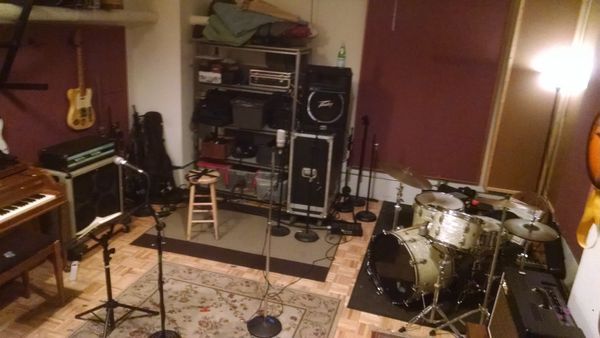 Big 350 sq ft balanced recording room with 14 ft ceilings.