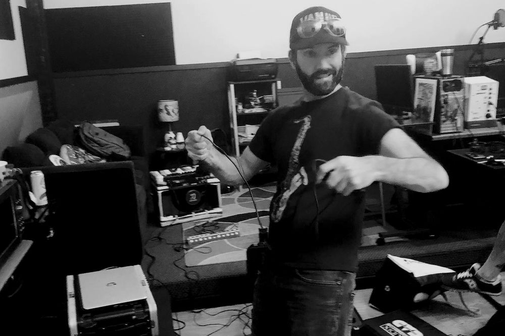 3 Piece band. Guitar, bass, drums. Some keyboard was added later. Everything else was taken live, in the same room.