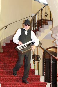 Jim Farrell:
Keyboards + Vocals