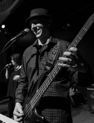 Glen Evans - Bass Guitar, Keyboards & Vocals