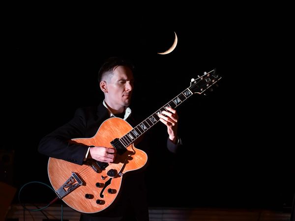 Oleg Maximov - guitar