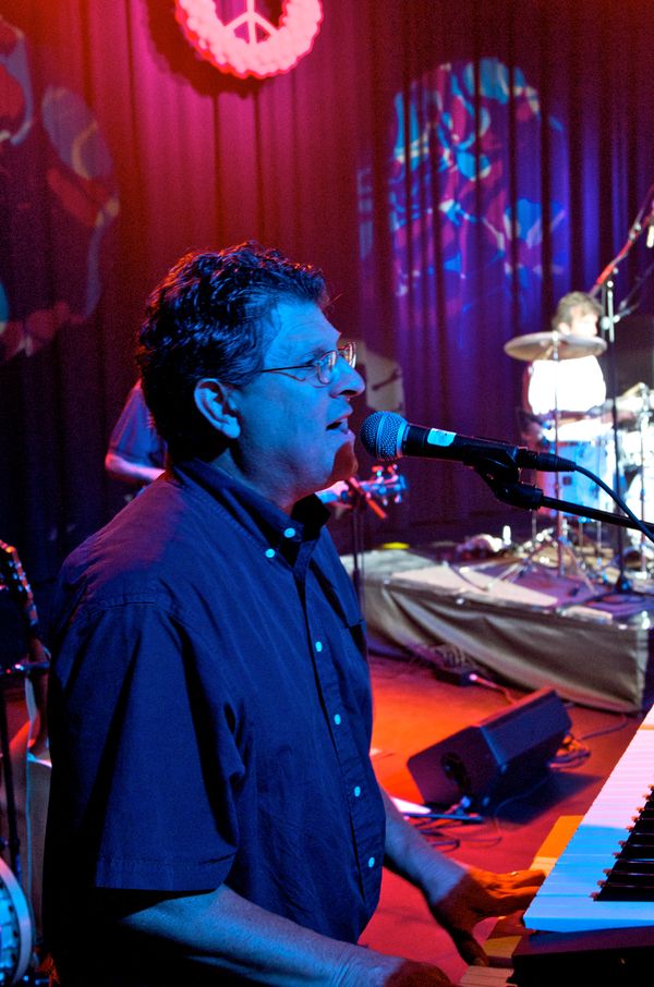 Mike Harris - Keys, Guitars and Vocals
Mike is a Swiss Army Knife of Talent. Keyboard, Guitars, Banjo, Arrangements and Vocals - all in Mike's quiver of talent. Mike's accomplishments as a musician are the result of years of entertaining audiences alongside his fellow Wise Guys. Mike is a founding member of The Wise Guys and is the musical anchor of every Wise Guys performance.