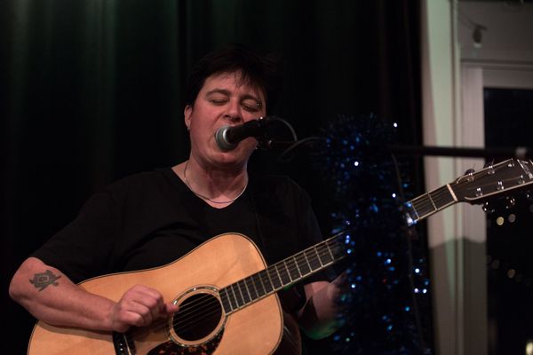At the Skylark Lounge, Upwey, 2016.