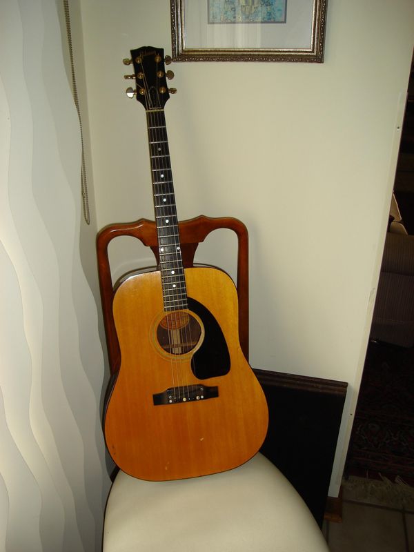 The Gibson Heritage Chet used on "Time Loop", "Beetles Are Coming", "Waving Prairie", "Taxi To Tonganoxie" and more.