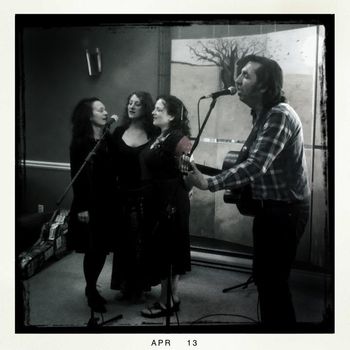 With Stephen Fearing at The Rookery, Kitchener. L - R: Sue Smith, Shannon, Tricia Brubacher, Stephen. Photo: Brian Kelly
