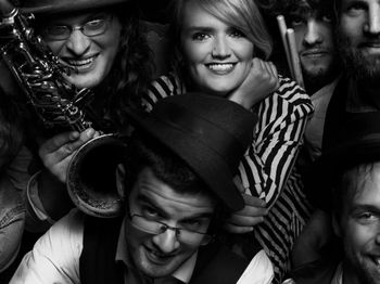 The Discount Orchestra: www.thediscountorchestra.com