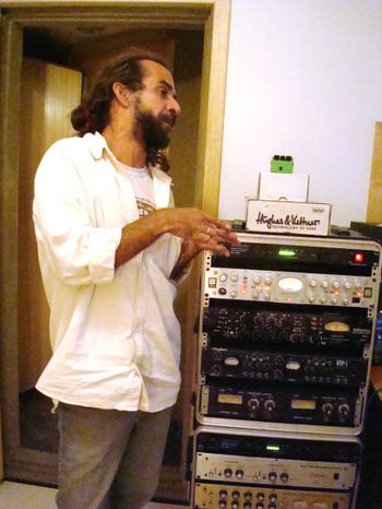Guitarist Fernando Caneca @ Fernanda Froes-Pruett’s recording sessions at Estudio Cayres - São Paulo, SP, Brazil - Copyright © 2018 Double Feather Productions. All rights reserved.